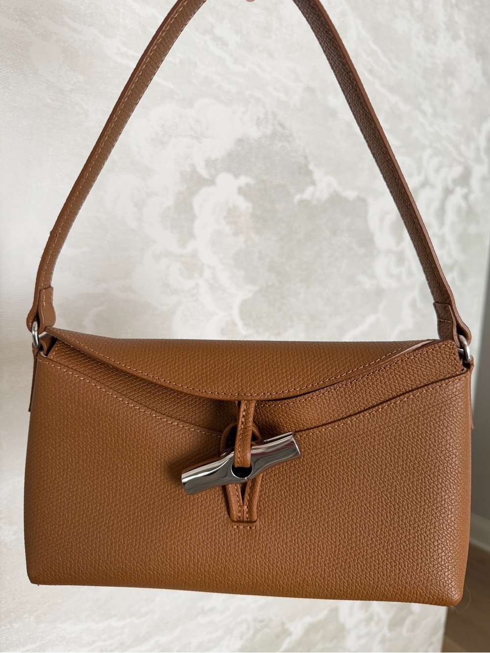 LONGCHAMP
Roseau Leather Shoulder Bag